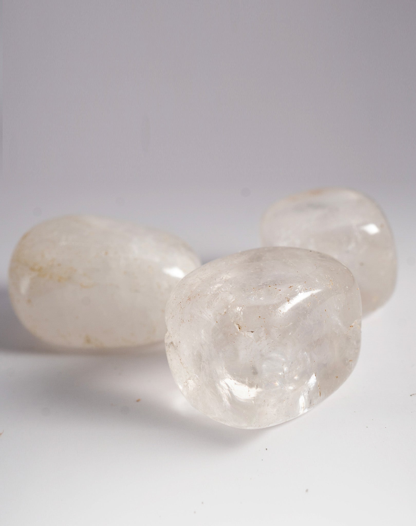 Ensemble de 3 cristaux de quartz clair dégringolés (1 pouce)